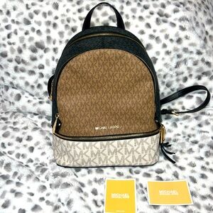 MK Rhea Medium Logo Backpack ✨
